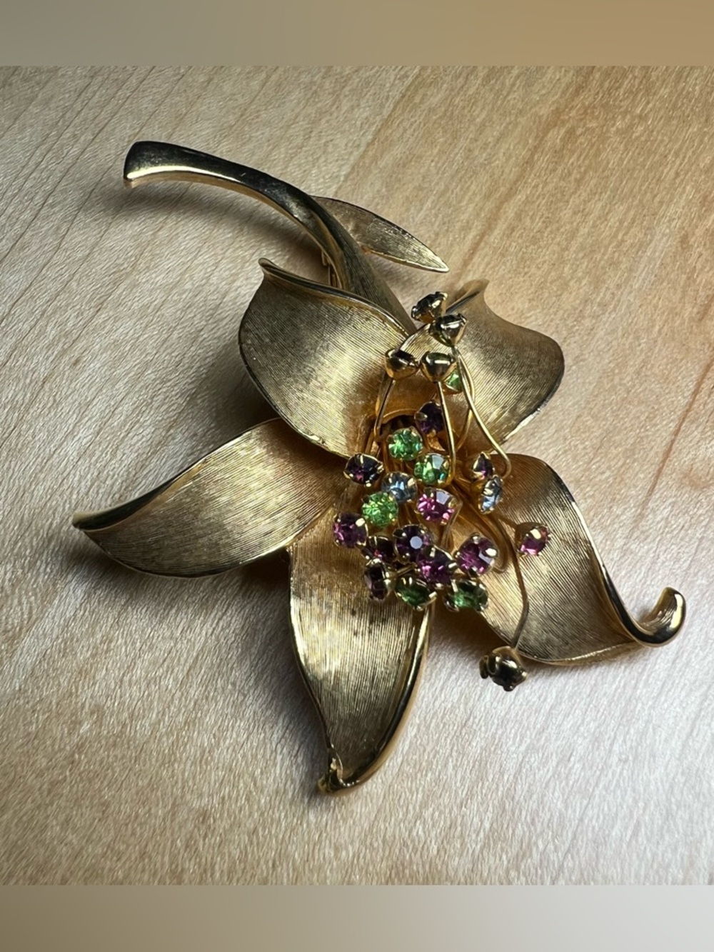 Vintage Brushed Gold Tone Cupped Cala Lily Brooch/Pin Jewel Tone Rhinestones
